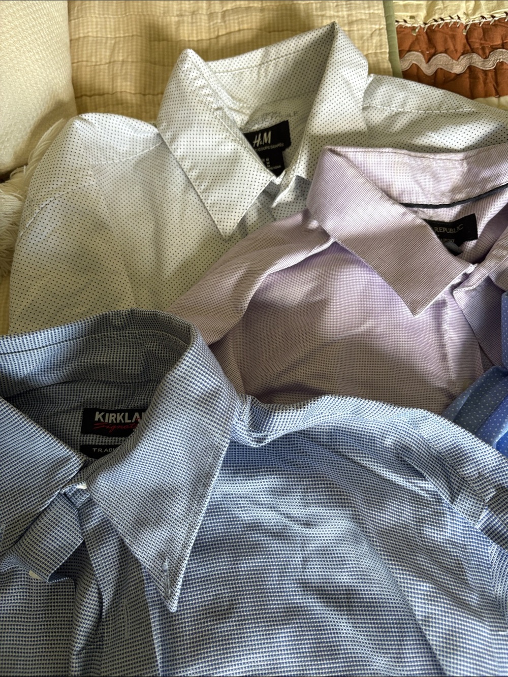 Bundle of five medium sized men’s dress shirts. All very good condition.